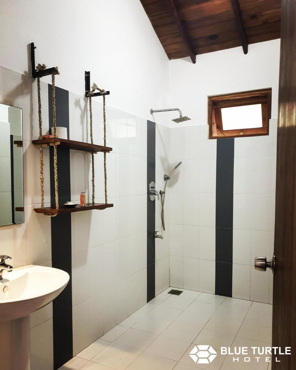 Blue Turtle Hotel 3*